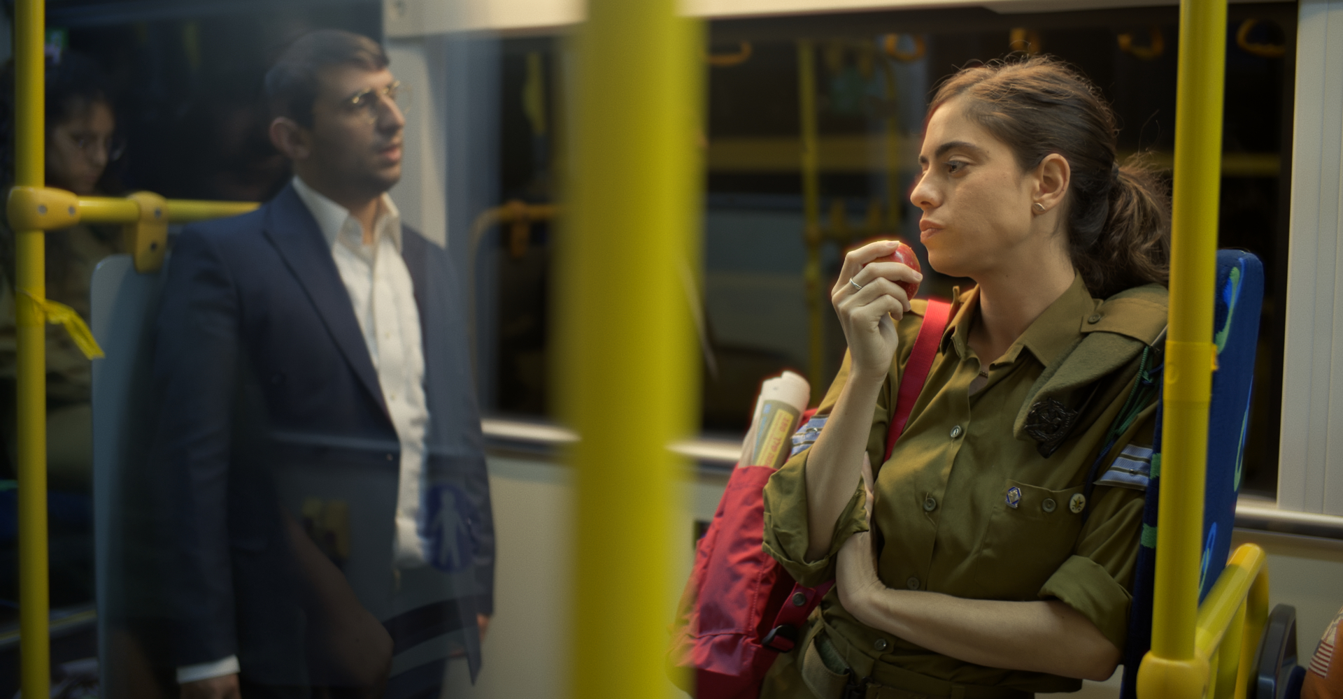 תמונת סטילס אופקית חצי פגישה 